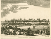 1167 Vlissingen aan de landtzyde. Gezicht op de stad Vlissingen, van de landzijde, met op de voorgrond wandelaars, vee ...
