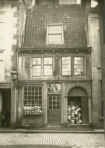 1283 Het zogenaamde Klompenhuisje aan het Groenewoud 72/74 te Vlissingen