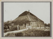 1679-6 Een stolpboerderij aan de Verseputsweg te Kerkwerve, bewoner P. de Vlieger, gesloopt 1956