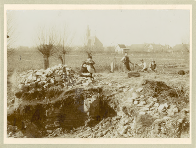 1721 Gezicht op de opgraving van de fundamenten van het klooster Leliëndale bij Burgh