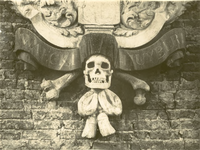 1773h Een detail (de dood) van de benedenpartij van het gedenkteken voor Pieter de Huybert, in de Nederlandse Hervormde ...
