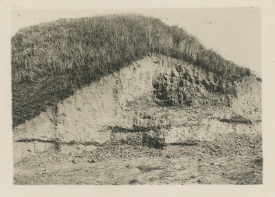1757e Detail van de vluchtberg bij Duivendijke, na afgraving