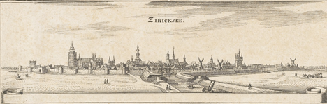1890 Ziricksee. Gezicht op de stad Zierikzee, vanuit de Schelde, met blauwe bolwerk (voltooid 1621), en personen
