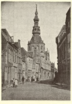 1925 Gezicht in de Meelstraat te Zierikzee, met het stadhuis, en personen