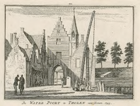 2101 De Waterpoort te Tholen van binnen. 1743. Gezicht op de Waterpoort te Tholen, van de stadszijde, met personen, ...