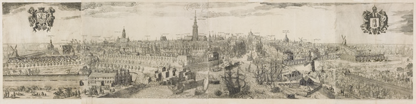 212 Middelburgum. Panorama van Middelburg, gezien van de zijde van de haven, met gekroonde wapens van Zeeland en ...