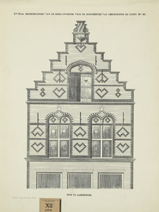 2167 Huis te Aardenburg. Het bovenste deel van de trapgevel van een huis de Zwarte Haan in de Weststraat te Aardenburg, ...