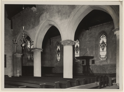 2182-4 Een deel van het interieur van de Nederlandse Hervormde kerk te Cadzand