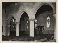 2182-4 Een deel van het interieur van de Nederlandse Hervormde kerk te Cadzand