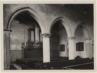 2182-5 Een deel van het interieur van de Nederlandse Hervormde kerk te Cadzand