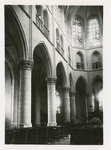 2274a Het interieur van de Grote of Sint Willibrordus kerk te Hulst, met zicht op een deel van het koor en de ...