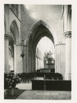2274c Het interieur van de Grote of Sint Willibrordus kerk te Hulst, met doorkijk onder de toren naar het schip, na ...