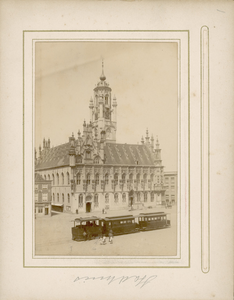 2351-1 Het Stadhuis aan de Markt te Middelburg