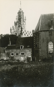 2643 Gezicht op de Engelse Kerk, vanaf de Bodenplaats. [c. 1930]. 1 fotokaart ; 13,9 x 8,7 cm, 1930 c.]