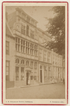 2677 Huis In den Steenrotse aan de Dwarskaai 24 / P. Oosterhuis. Amsterdam : J.M. Schalekamp , [c. 1870]. 1 foto ; 15 x ...