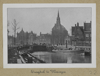 3-22 Droogdok te Vlissingen met stoomboot, met daar achter de Pottekade met Nederlandse Hervormde kerk en ...