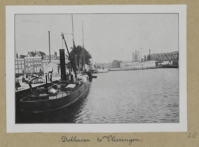 3-28 De Dokhaven te Vlissingen met een stoomboot en een pantserdekschip (provincieklasse) voor de dokken van de ...