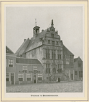 3011-1 Stadhuis te Brouwerhaven.. Het Stadhuis aan de Markt te Brouwershaven, met links Café Biljart
