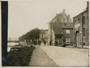 3226-3 Kade met Schippershuis [nr. 87] te Sas van Gent.