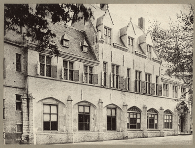 489-7 Gezicht op de voormalige abtswoning aan het Abdijplein te Middelburg, na restauratie van de bovenverdieping