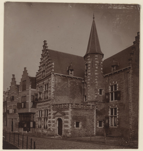 540 De Abdijgebouwen aan de Balans A 57 te Middelburg na de restauratie (in 1896 aangekocht voor de Provinciale ...
