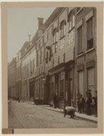 543 De Gistpoort of Blauwe poort met de aangrenzende panden in de Sint Pieterstraat te Middelburg, na de restauratie