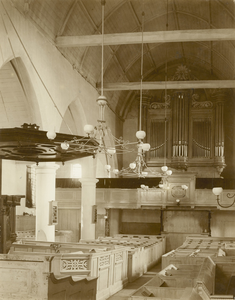 633b Interieur van de Waalse kerk met het orgel in de Sint Pieterstraat te Middelburg