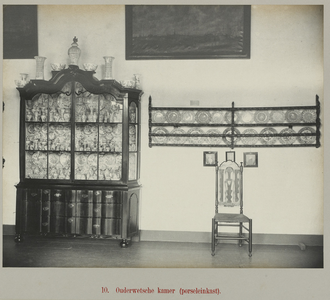 687-10 Album van Photographieën aan H.H.M.M. de Koningin en de Koningin-Weduwe-Regentes aangeboden bij Hoogstderselver ...