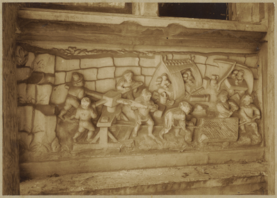 722i Details (beeldhouwwerk) met steenhouwers van de gevel van het huis In den Steenrotse te Middelburg aan de ...