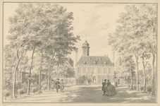 847a Gezicht op de voorzijde van de buitenplaats Rijnsburg te Oostkapelle, met wandelaars
