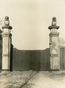 863 De hekpalen van de hofstede Dijkzicht te Oost-Souburg, afgebroken 1921