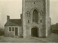 934c Ingang en aanbouw aan de voorzijde van de toren van de Nederlandse Hervormde kerk te Ritthem, na de restauratie