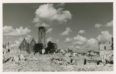1195-101 Verwoestingen aan en rond de Nieuwe kerk te Middelburg na het bombardement van 17 mei 1940