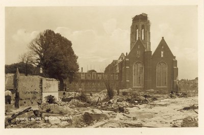 1195-104 Middelburg. Groenmarkt.. De verwoeste Nieuwe kerk en Lange Jan te Middelburg na het bombardement van 17 mei 1940