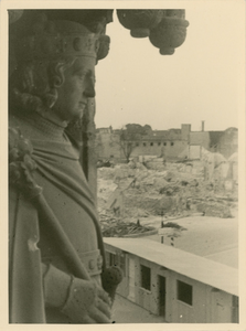 1195-144 Gezicht op de verwoestingen in het centrum van Middelburg na het bombardement van 17 mei 1940, gezien vanaf ...