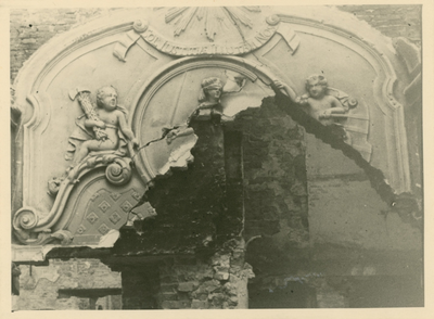 1195-145 Verwoest stucwerk in het stadhuis te Middelburg na het bombardement van 17 mei 1940