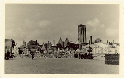1195-178 Verwoestingen bij de Nieuwe kerk en de Lange Jan te Middelburg na het bombardement van 17 mei 1940