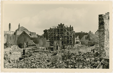 1195-200 De gestutte gevel van de verwoeste Provinciale bibliotheek aan de Lange Delft te Middelburg na het ...