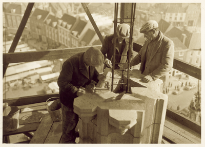 1309 1955. Restauratiewerkzaamheden aan het Stadhuis te Middelburg. 1955. 1 foto ; 11,4 x 16,1 cm, blad 12,6 x 17,1 cm, 1955