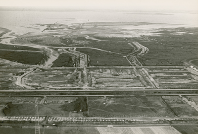 1317-3 Werken voor de Schelde-Rijnverbinding en de bouw van de Kreekraksluizen. 1965-1971. 14 luchtfoto's ; max. 18 x ...