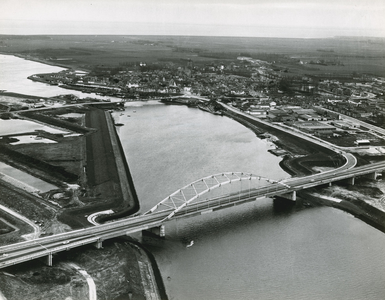 1317-8 Werken voor de Schelde-Rijnverbinding en de bouw van de Kreekraksluizen. 1965-1971. 14 luchtfoto's ; max. 18 x ...
