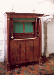 1355 Huisorgel uit 1832, gebouwd door orgelmaker Frederik van der Weele (1752-1840), in het Zeeuws Museum te Middelburg