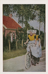 1389-4 Walcheren, Klederdracht. [c. 1930]. 1 mapje, 8 foto's : lichtdr., in kleur ; 13,5/8,5 x 8,5/13,5 cm, 1930 c.
