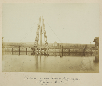 339-3 Loskraan van 50000 kilogram draagvermogen te Vlissingen Maart 1878. Plaatsing van de Fairbairn-loskraan aan de ...