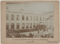 347-10 Bezoek van H.H.M.M. de Koninginnen aan Middelburg. Augustus 1894. Wandeling naar de koninklijke gastverblijven ...