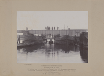 360 Het lichten van de schroefsleepboot Uhlaan, gezonken in het Kanaal door Zuid-Beveland op 10 november 1896, met ...
