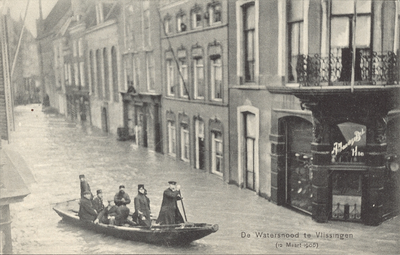 377-15 De Watersnood te Vlissingen (12 Maart 1906). Gezicht in de overstroomde Nieuwendijk te Vlissingen