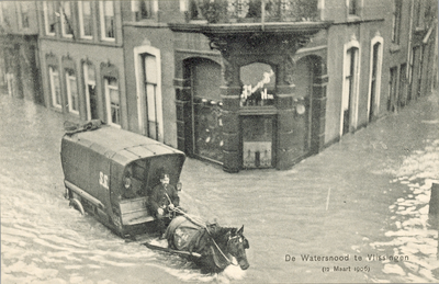 377-16 De Watersnood te Vlissingen (12 Maart 1906). Gezicht in de overstroomde kruising Groenewourd-Lange Walstraat te ...