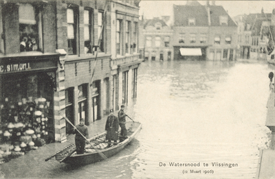 377-18 De Watersnood te Vlissingen (12 Maart 1906). Gezicht op de overstroomde Kleine Markt te Vlissingen