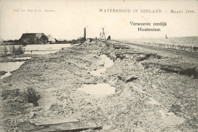 377-49 Watersnood in Zeeland - Maart 1906.. Gezicht op een verwoeste zeedijk te Hontenisse